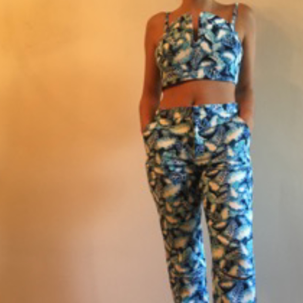Cropped Top - Picture 3 of 3